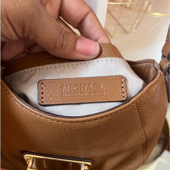 🤎🤎Small Michael Kors Messenger Bag🤎🤎 - Picture 12 of 13